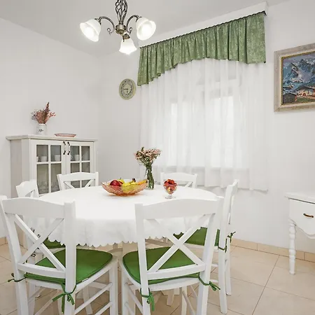 Villa Laura In For 8 Persons Only 1.5 Km From The