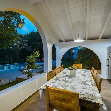 Villa Laura In For 8 Persons Only 1.5 Km From The *