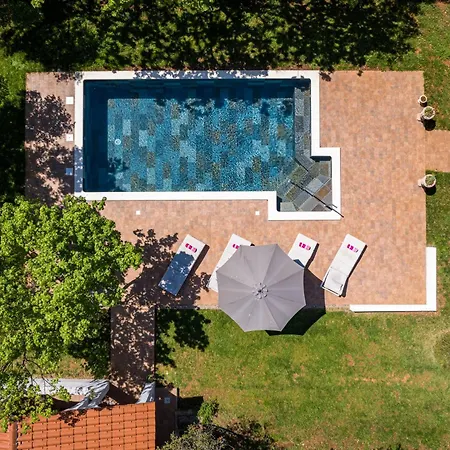 Villa Laura In For 8 Persons Only 1.5 Km From The *